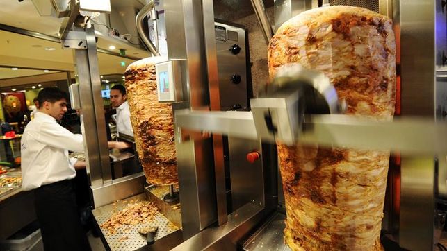 El kebab se queda: la Eurocámara avala el uso de fosfatos como aditivos en sus rollos de carne