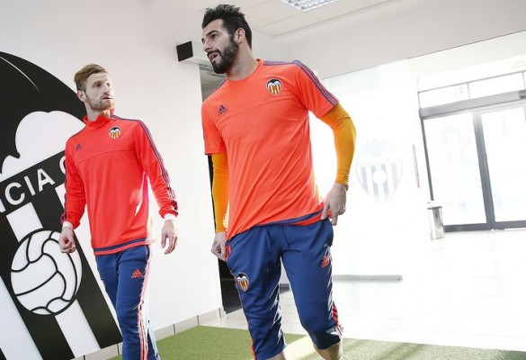 El Valencia se ejercita en Paterna antes de viajar a La Coruña