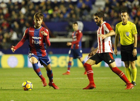 Muñiz recupera a Lerma y prescinde de Bardhi, Shaq y Hacen ante el Sevilla
