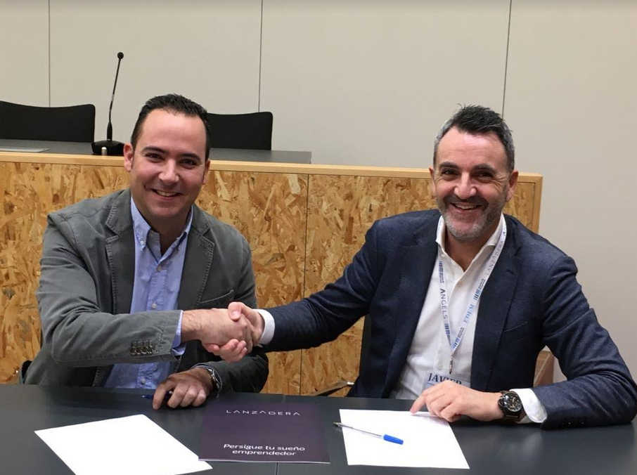 Roberto Yeste, responsable de desarrollo local de PlayStation España, y Javier Jiménez, director general de Lanzadera. - 