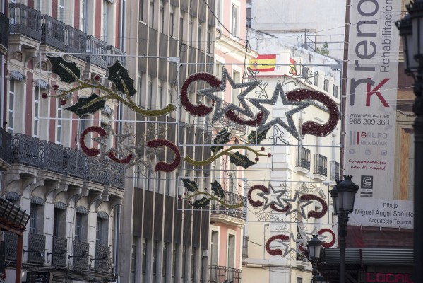 El PSOE pisa el acelerador: desbloquea el contrato de las luces navideñas y otra ronda de obras