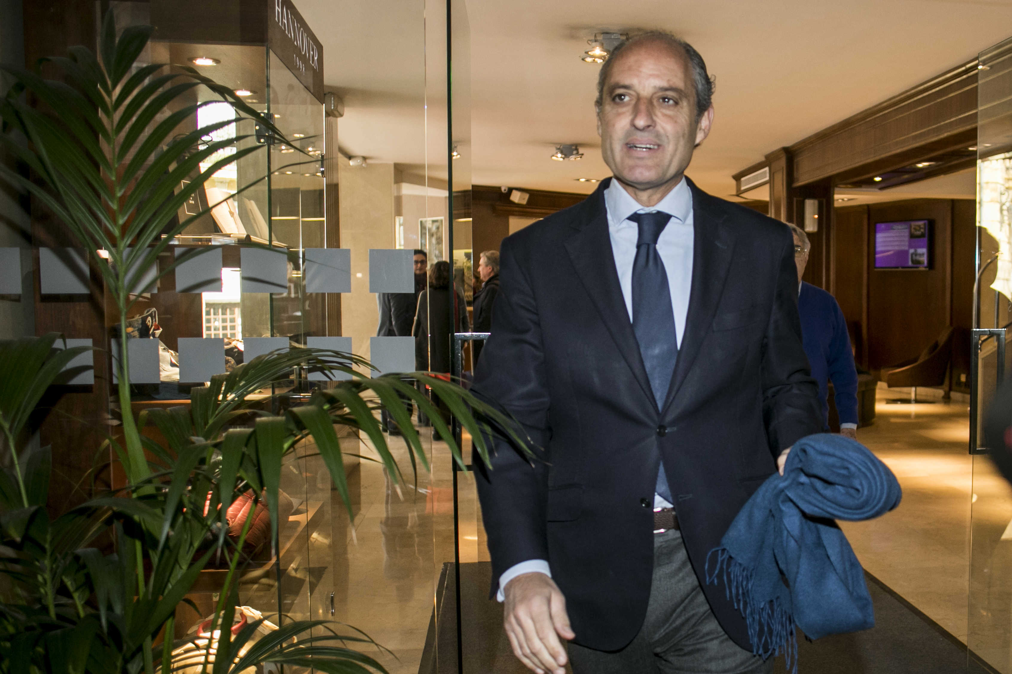 Camps a su llegada al encuentro con periodistas. Fotos: EVA MÁÑEZ - 