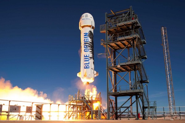 Blue Origin prueba con éxito el lanzamiento de su cápsula con ventanales para turismo espacial 