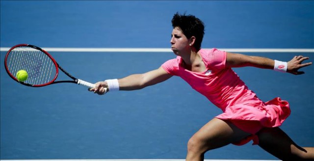 Carla Suárez remonta un 0-6 y regresa a cuartos de final en Melbourne