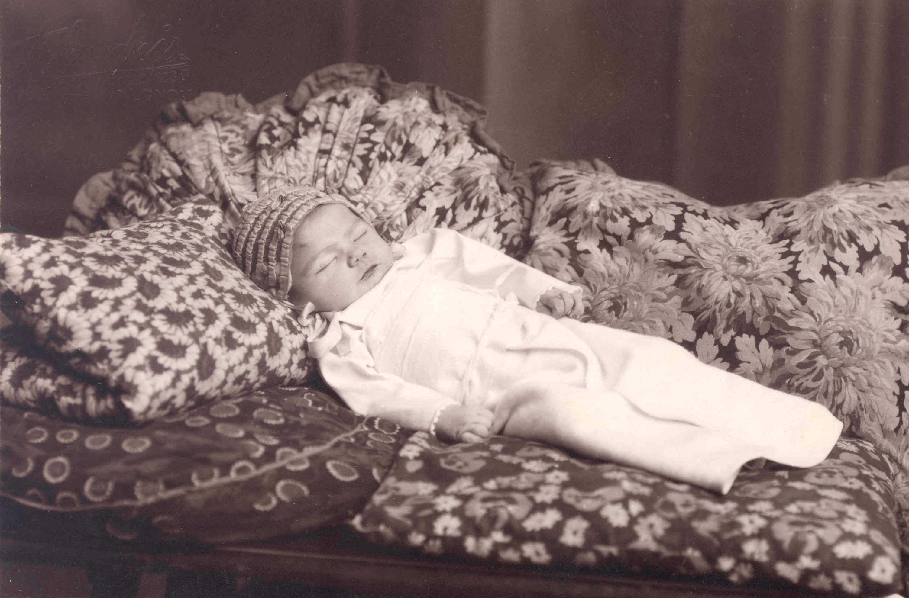 'Imágenes de muerte', el Museu d'Etnologia  aborda el papel de la fotografía en el rito funerario   