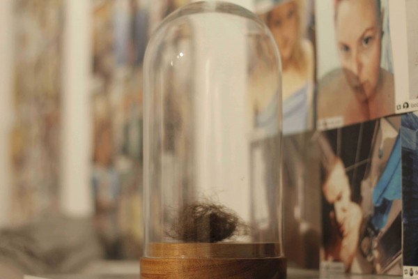 Artistes emergents reflexionen sobre identitats polítiques en una mostra en Las Naves