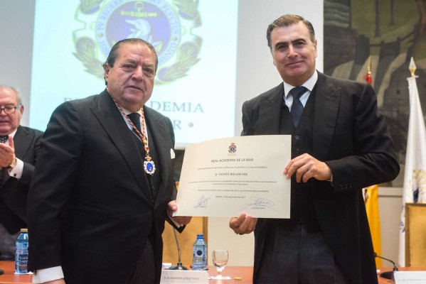 Boluda recibe la Medalla de Plata de la Real Academia de la Mar tras ingresar como académico