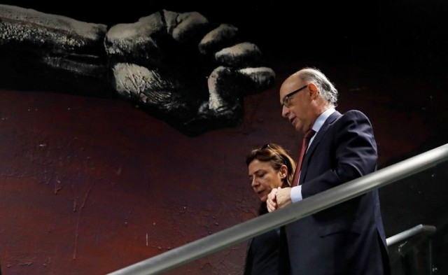 Las comunidades autónomas ven imposible una subida del IVA en bloque por su alto coste político