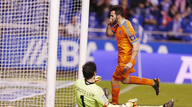 Negredo aparece en el descuento para salvar un punto