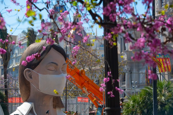 València, en estado de shock tras el aplazamiento de Fallas por el coronavirus (Fotos: Kike Taberner)