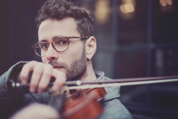 El violinista valenciano Ernesto Llorens combina  gypsy jazz con swing en Jimmy Glass