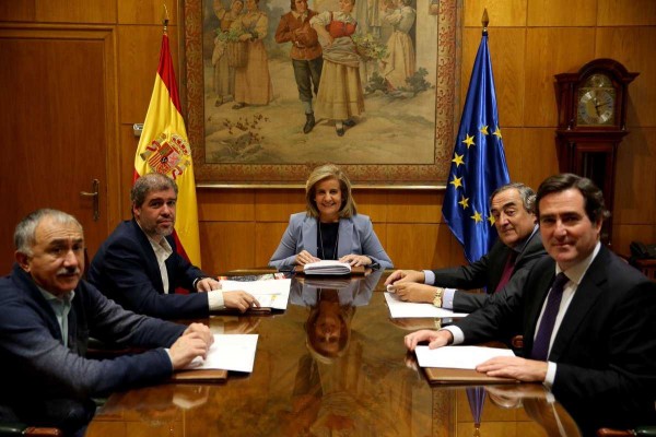 El Gobierno acuerda una subida progresiva del salario mínimo hasta los 850 euros en 2020