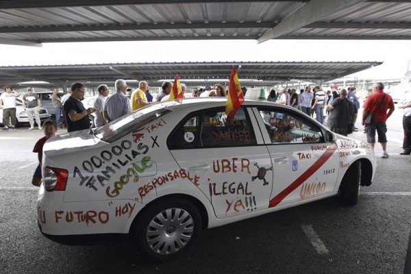 Los taxistas instan a los políticos a dar un paso más tras la sentencia de la justicia europea contra Uber
