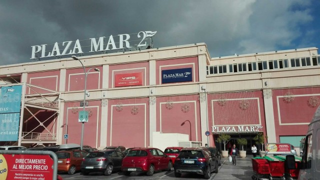 Los centros comerciales meditan recurrir su 'cierre', aunque desistirán si persiste un trato igualitario 