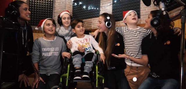 Los deportistas FER y los niños de la 
casa Ronald McDonald de València, unidos para cantar el “Villancico al Esfuerzo”
