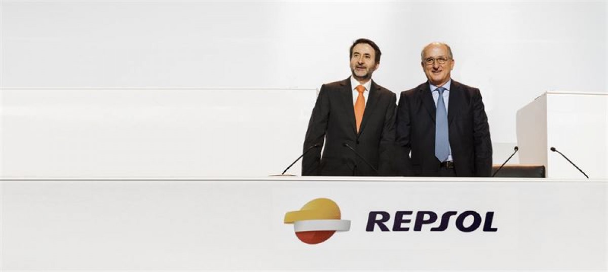 Josu Jon Imaz (i.) y Antoni Brufau, máximos responsables de la petrolera - 