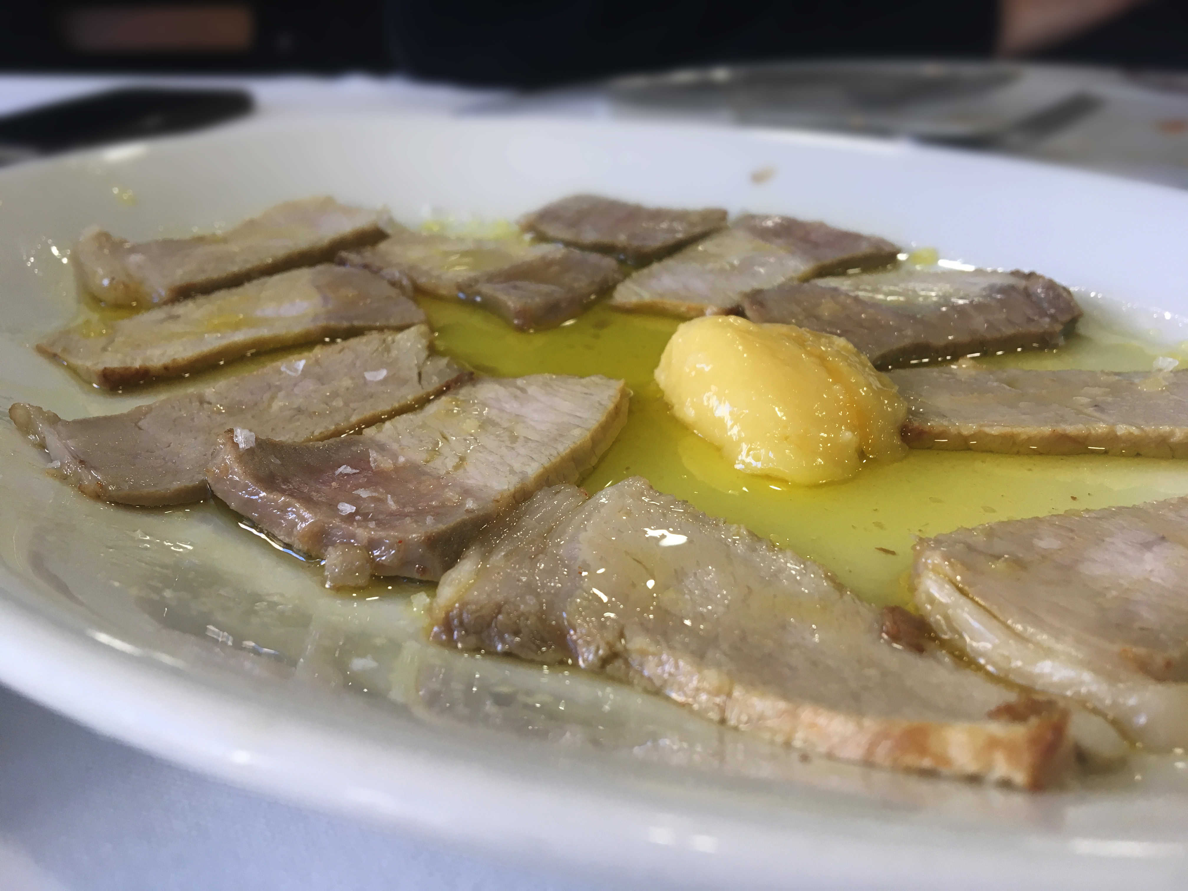 Lomo de orza con all-i-oli en Milán