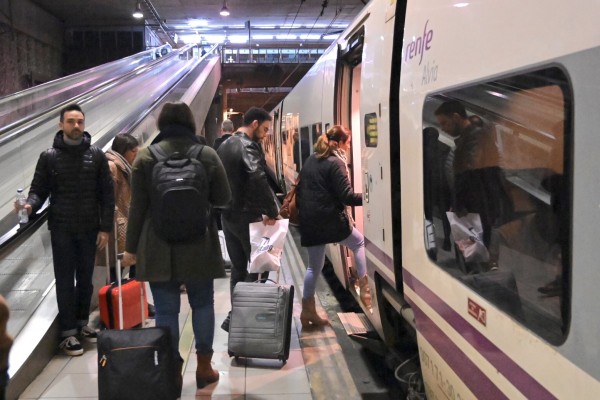 El Euromed acerca la Comunitat y Barcelona. (Fotos: Carlos Pascual)
