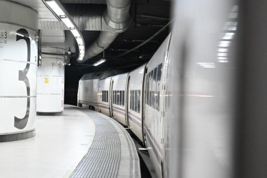 Renfe suspende tres servicios de larga distancia entre Cataluña y la Comunitat Valenciana ante el aviso rojo por lluvias