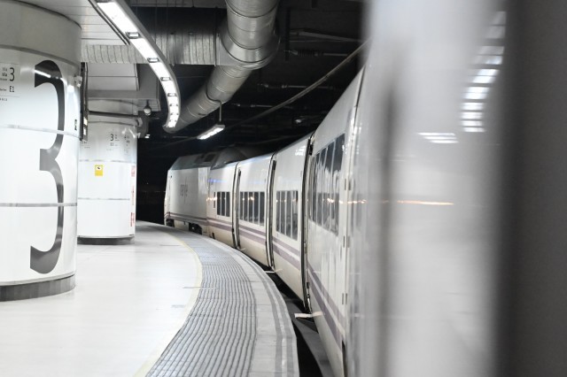 Renfe suspende tres servicios de larga distancia entre Cataluña y la Comunitat Valenciana ante el aviso rojo por lluvias