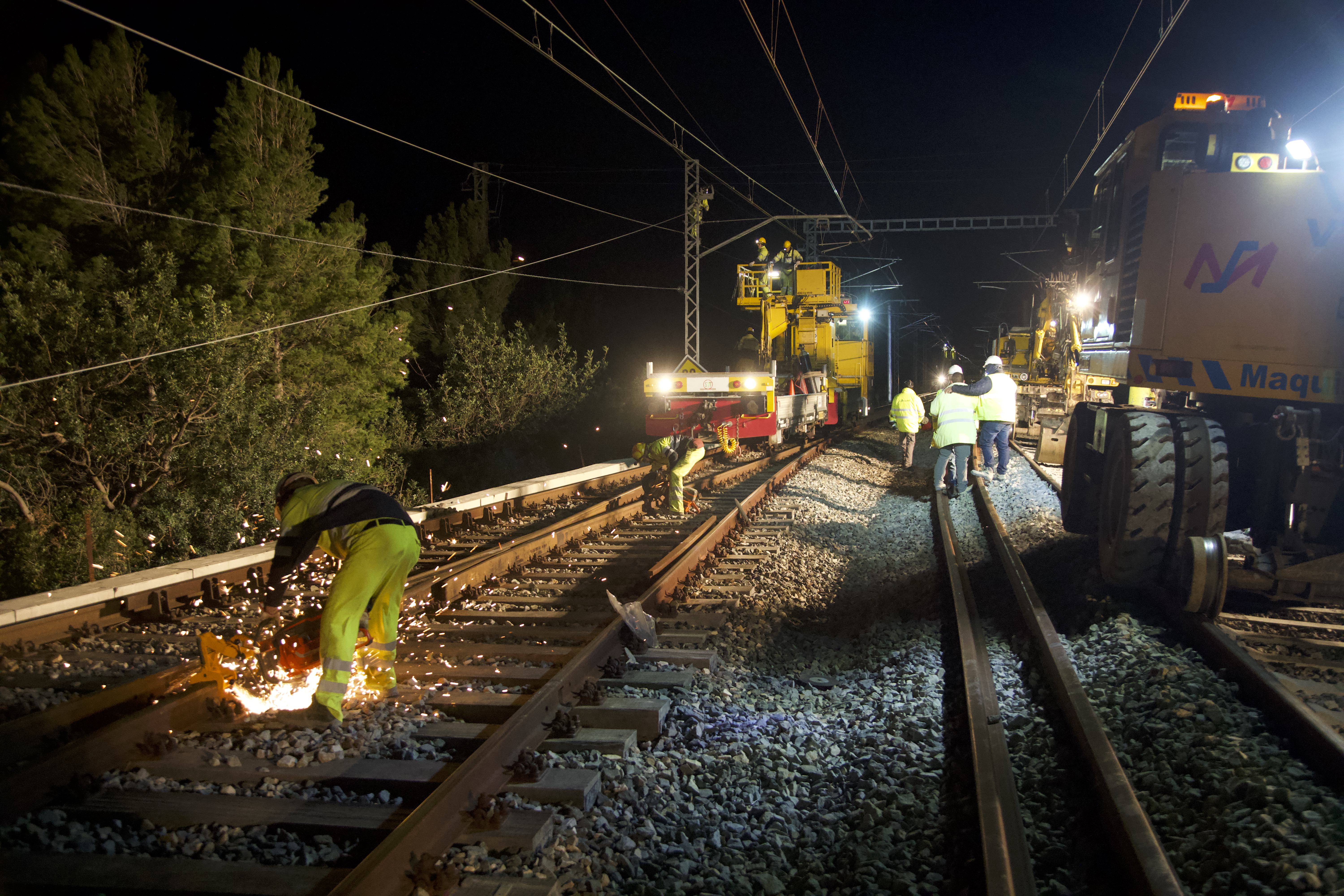 Últimas obras para abrir la variante de Vandellós del Corredor Mediterráneo. (Fotos: Adif)