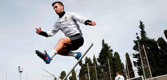 Gayà se entrena con el grupo y entrará en la convocatoria para recibir al Villarreal
