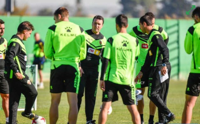 El Elche regresa a los entrenamientos sin Albacar y Corozo