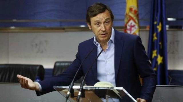 Hernando (PP) propone obligar a los usuarios de redes sociales a registrase con su nombre real
