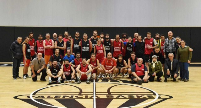 Valencia Basket celebra su habitual partido y cena de prensa de Navidad