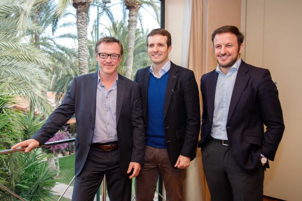Pablo Casado baja a la realidad las aspiraciones de Elche Piensa