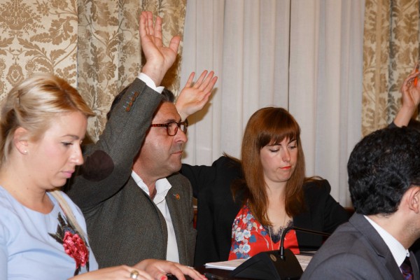 El plante de Cs sobre Echávarri deja el presupuesto de Alicante en manos de Guanyar y del tránsfuga