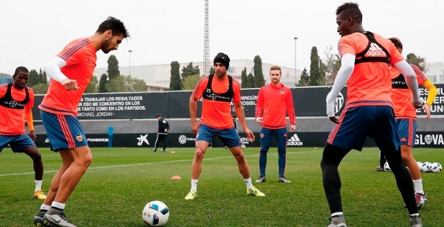 Barragán y Cancelo no se ejercitan en la vuelta al trabajo del Valencia