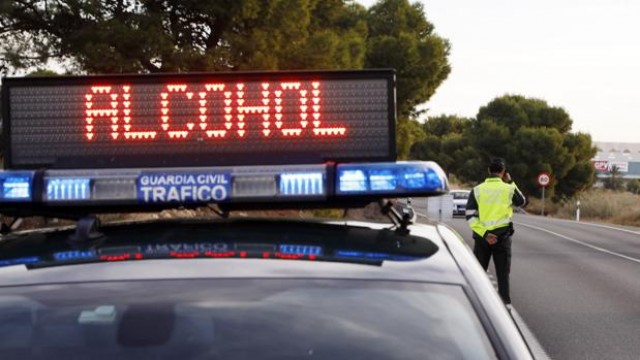 La DGT detecta a 300 conductores al día durante una semana que han consumido alcohol y drogas