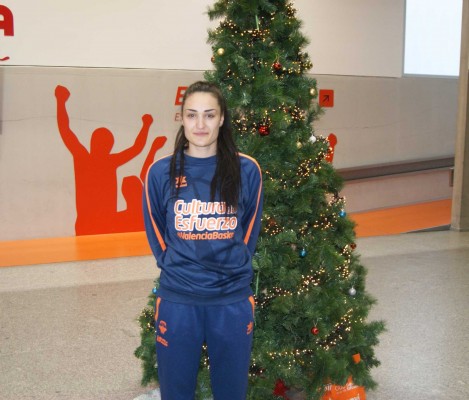 Ana Pocek ya es una más a las órdenes de Rubén Burgos
