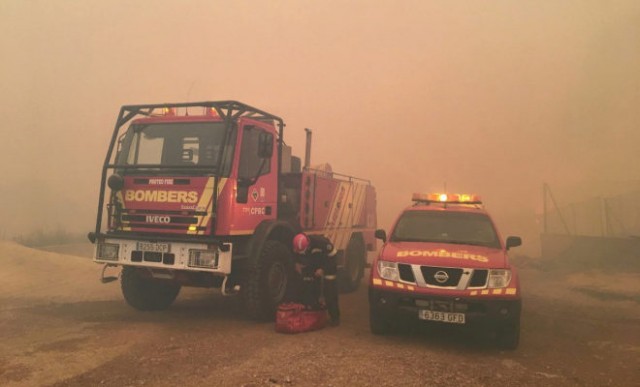 Un bombero resulta herido en las labores de extinción del incendio de Culla
