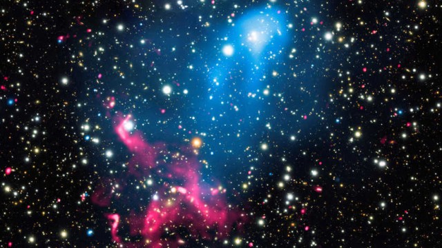 Identificada la fuente de una misteriosa señal de radio cósmica: turbulencias a 700 millones de años luz 