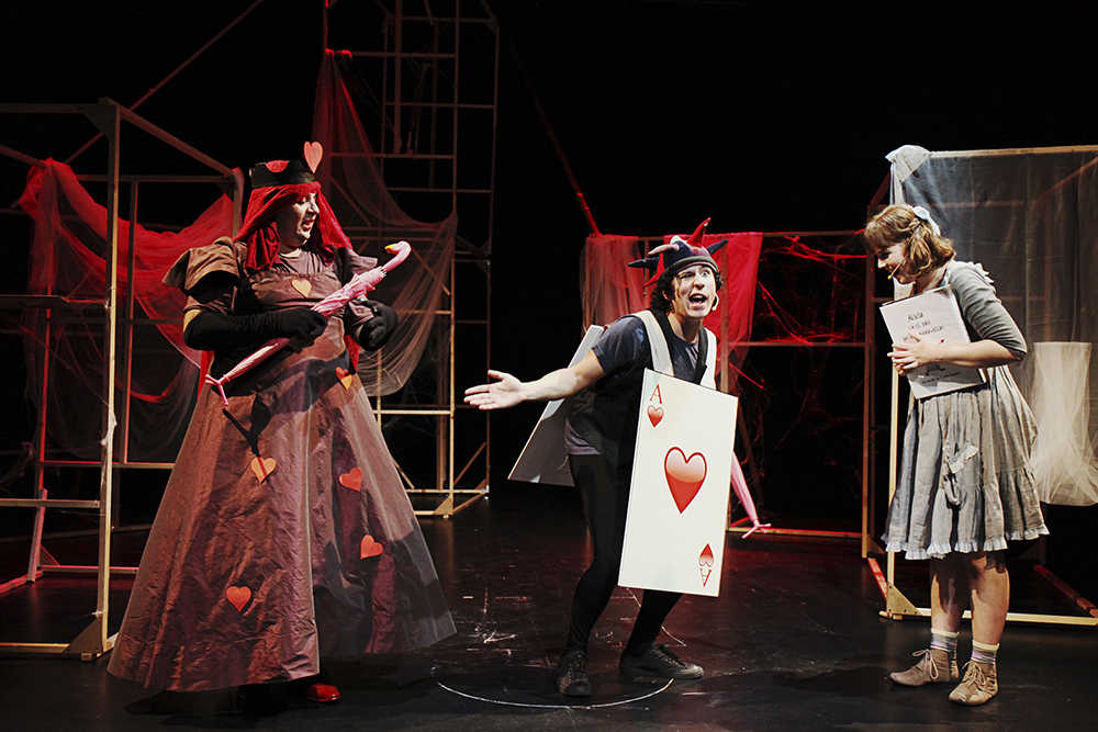 'La Revelación: Nueva Nuncajamás' y 'El viatge d'Alicia' despiden Russafa con sus últimas funciones