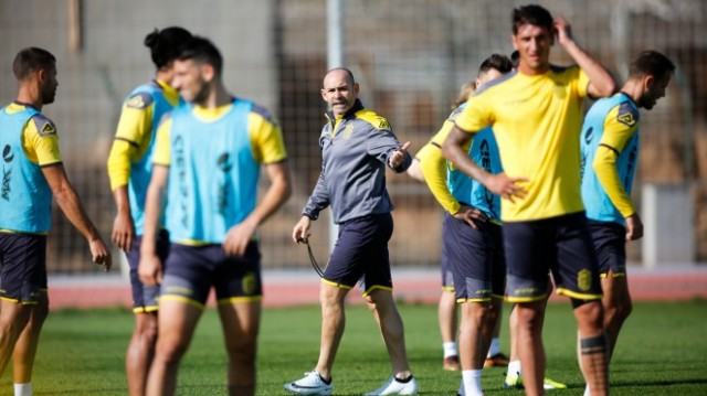 Las Palmas llega a la Copa con Jémez y en plena 'revolución'