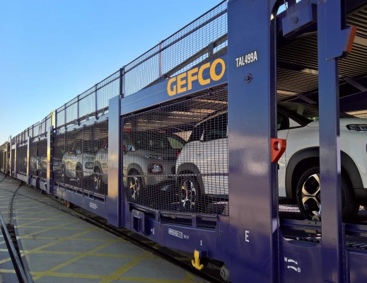 
    Valenciaport inicia el servicio ferroviario de importación de vehículos