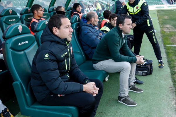 Josan sufre una sobrecarga muscular que retrasará su debut con el Elche