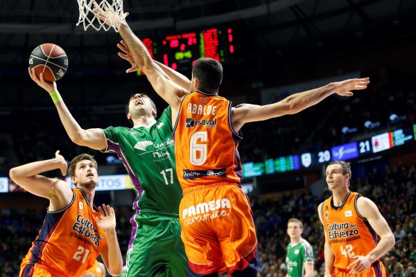 Las bajas pasan factura frente a Unicaja (74-67)