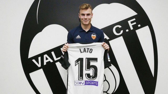 Lato pasa a tener ficha del primer equipo y lucirá el dorsal '15'