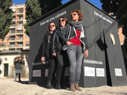 Las Fotolateras cumplen 10 años revelando la magia de la fotografía en Castellón
