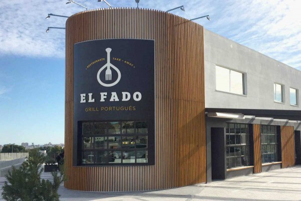 El sabor de la cocina portuguesa llega a la avenida Ramos Carratalá con el grill 'El Fado'
