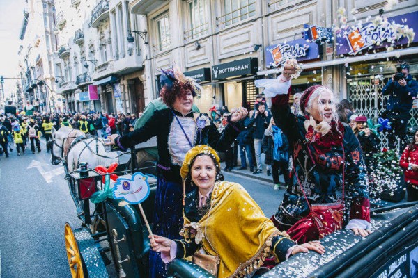 La extrema derecha se convoca por WhatsApp para reventar el desfile de las reinas magas