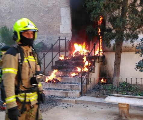 La quema de los fardos de un sin hogar provoca un incendio en las Torres de Quart