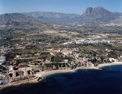 Una cadena de Baleares sondea la posibilidad de construir un hotel en primera línea de playa en La Vila