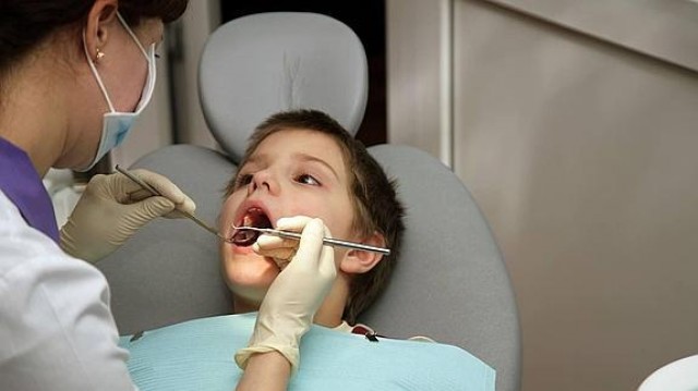 Experta aconseja que la primera revisión dental de los niños sea a los 3 años, y con pautas cada 6 o 12 meses
