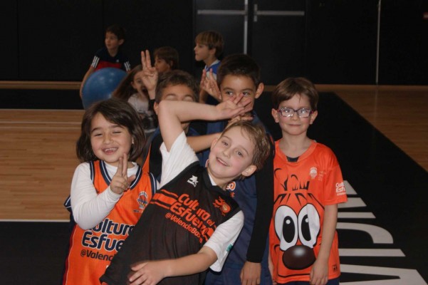 Una Escola de Nadal de récord en L’Alqueria del Basket

