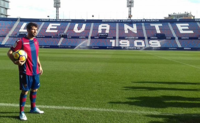 Muñiz convoca a Coke y recupera a Doukouré ante el Barcelona